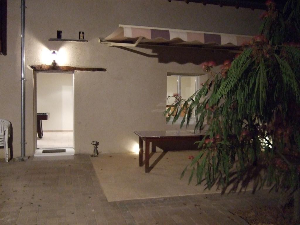 Les Escargots Bed & Breakfast Vauchrétien Екстериор снимка